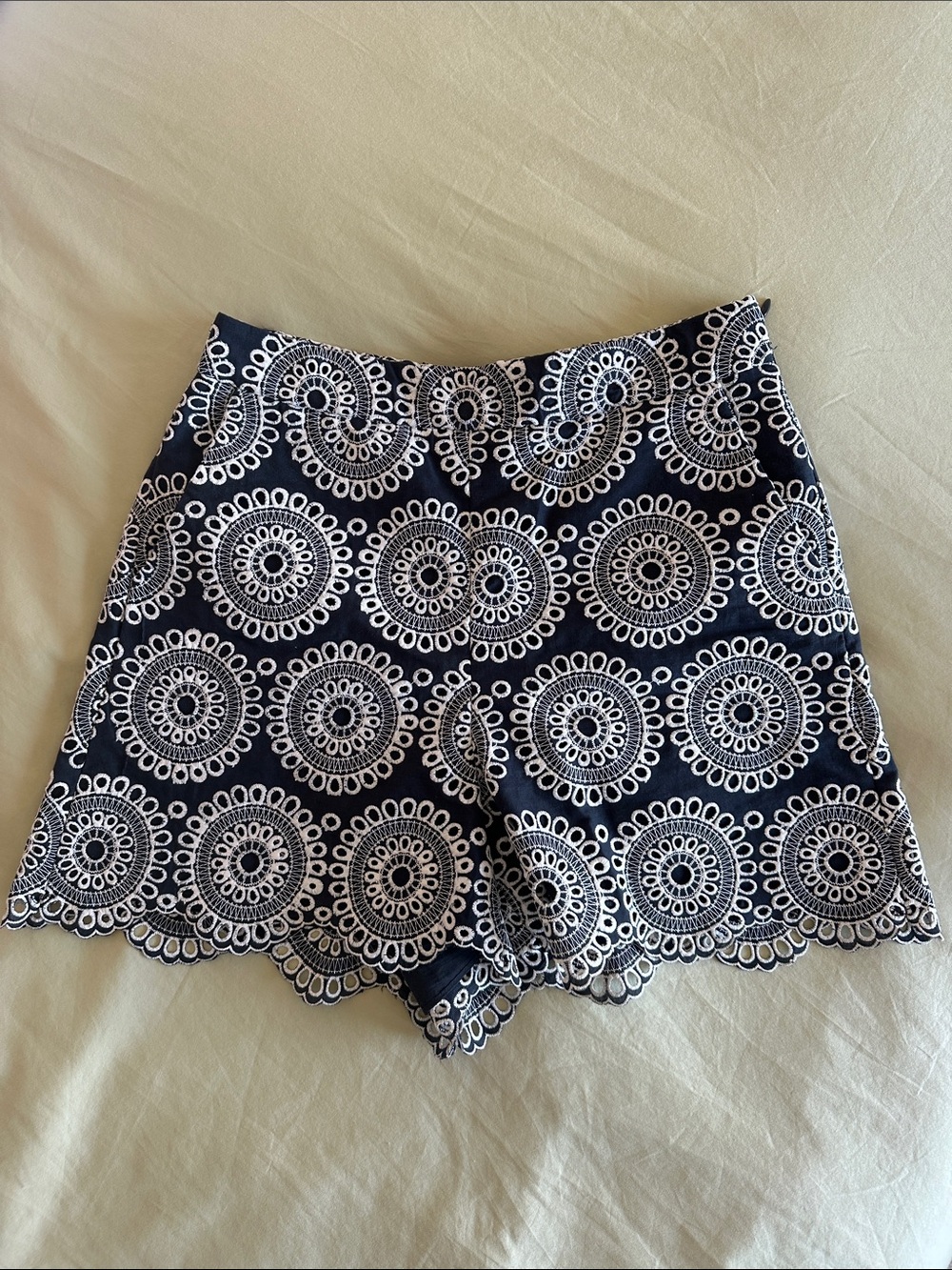 Pearl by Lela Rose Medallion Eyelet Shorts in Navy & White Size 6